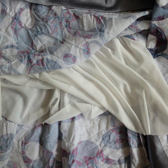 Sparkly Circle Pattern w Pearl Detail Dress - Picture 6 of 6